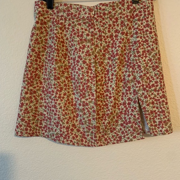 Floral mini skirt made by SHEIN size M - Picture 2 of 4